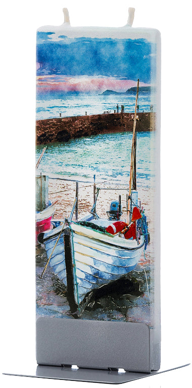 Candela realizzata a mano con disegno di una barca