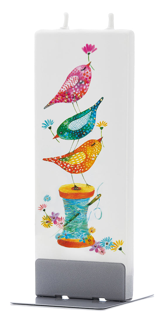 Tre uccelli con il filo da cucito