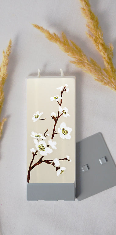 Candela artigianale Fiori bianchi di ciliegio con due stoppini