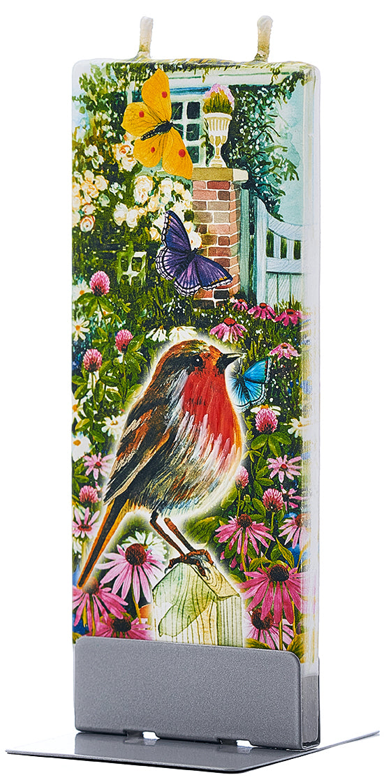 Vogel auf dem Zaun mit Schmetterlingen und Blumen